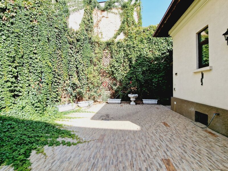 Dogarilor, vila superba stil brancovenesc,